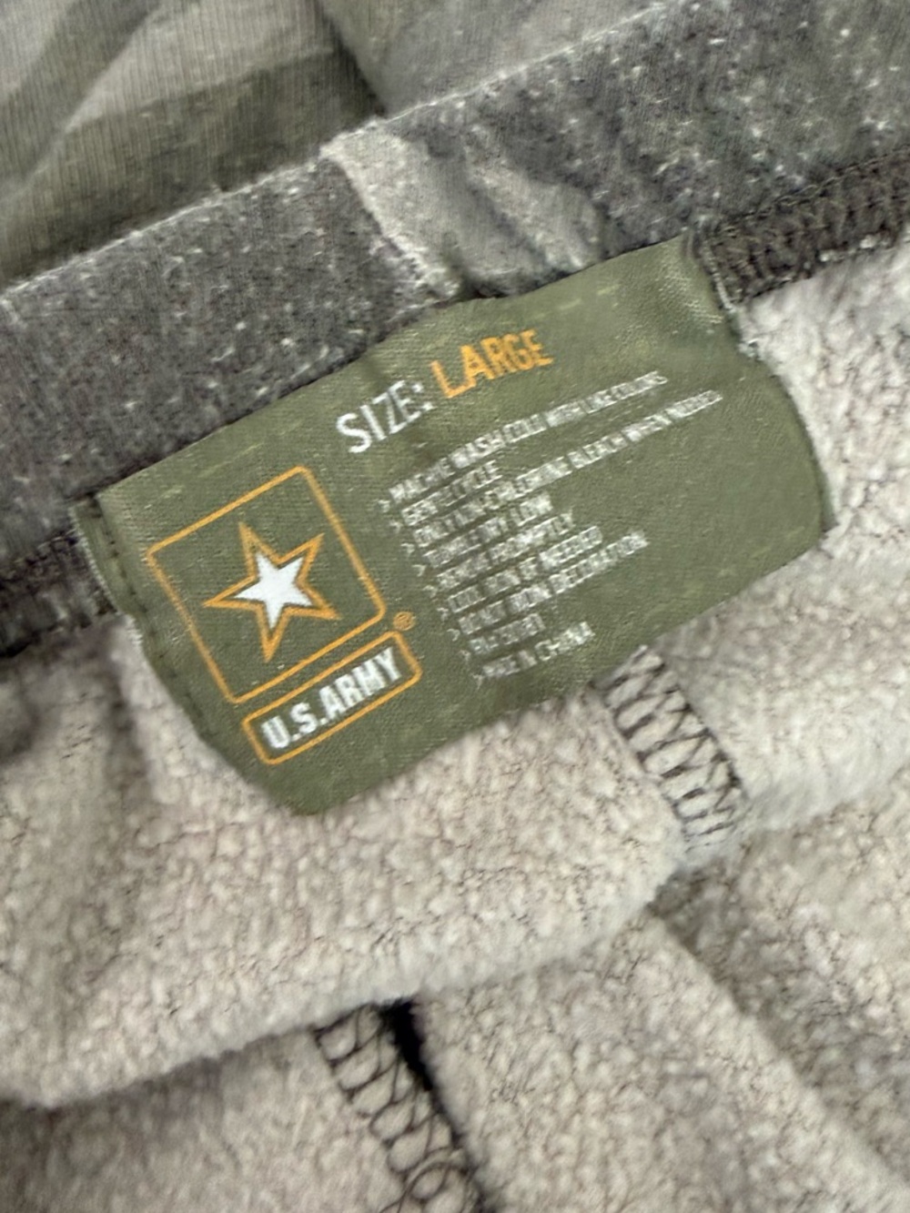 U.S. Army Women's Camo Shorts - Olive Green & Gray Size L - Urban outfitters - Picture 2 of 3